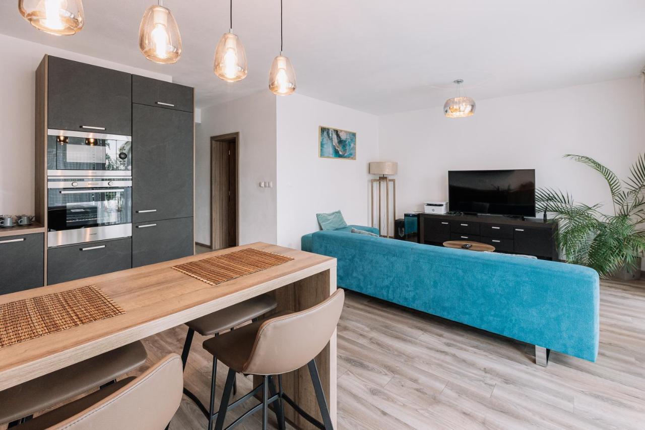 Revon Business Apartment Senec Exteriör bild