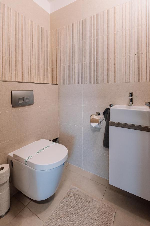 Revon Business Apartment Senec Exteriör bild