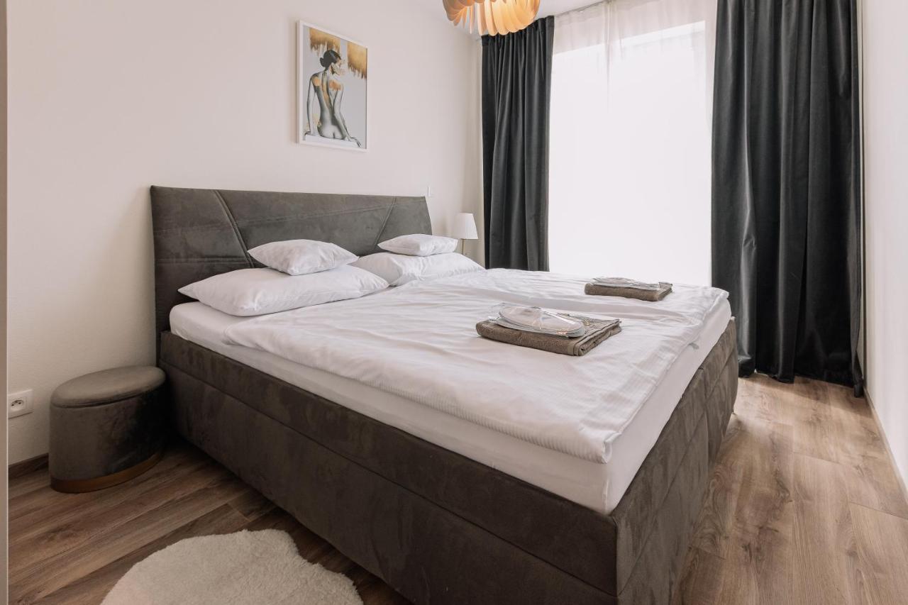 Revon Business Apartment Senec Exteriör bild